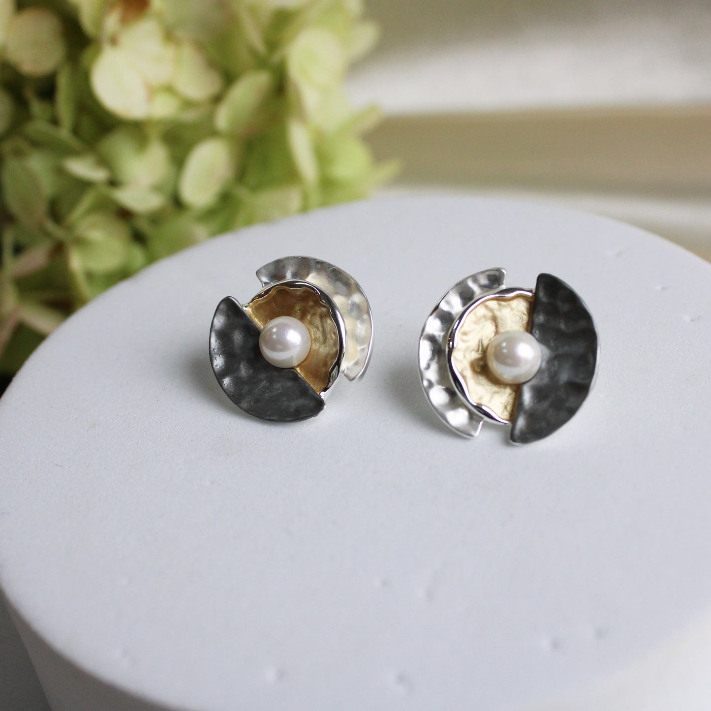 Pearl Clam Post Earring